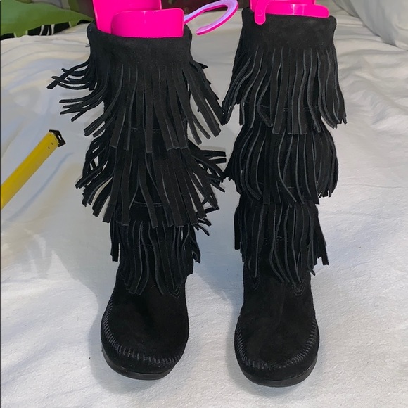 EUC Size 7 Black Minnetonka 12” tall fringe boots - Picture 3 of 7